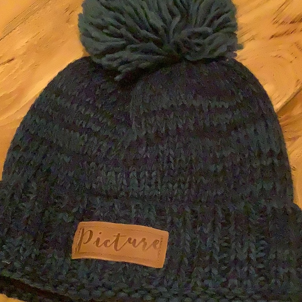Cozy Navy Knit Beanie with Pom-Pom